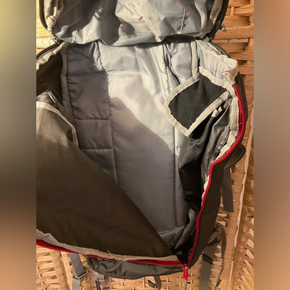 Camelbak Snoblast Skiing/Snowboarding Pack - Picture 4 of 11